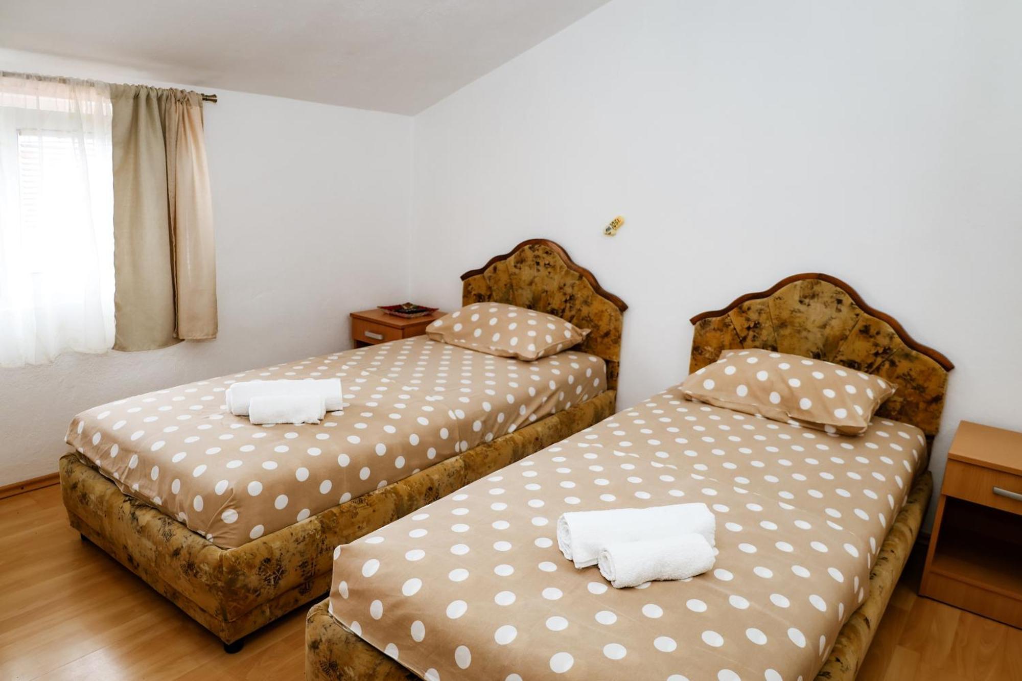 Apartments Djukic Tivat Exterior foto