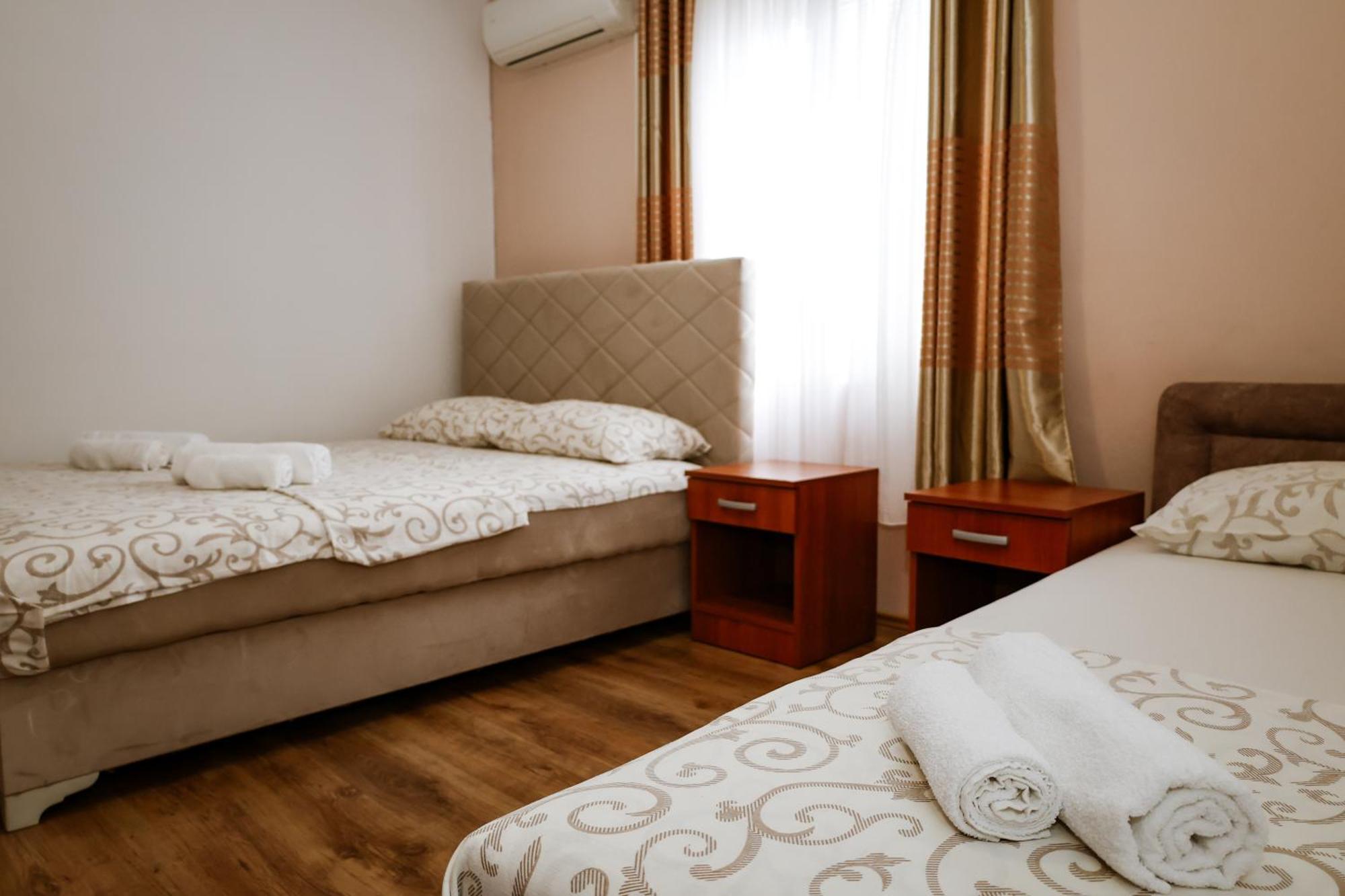 Apartments Djukic Tivat Exterior foto
