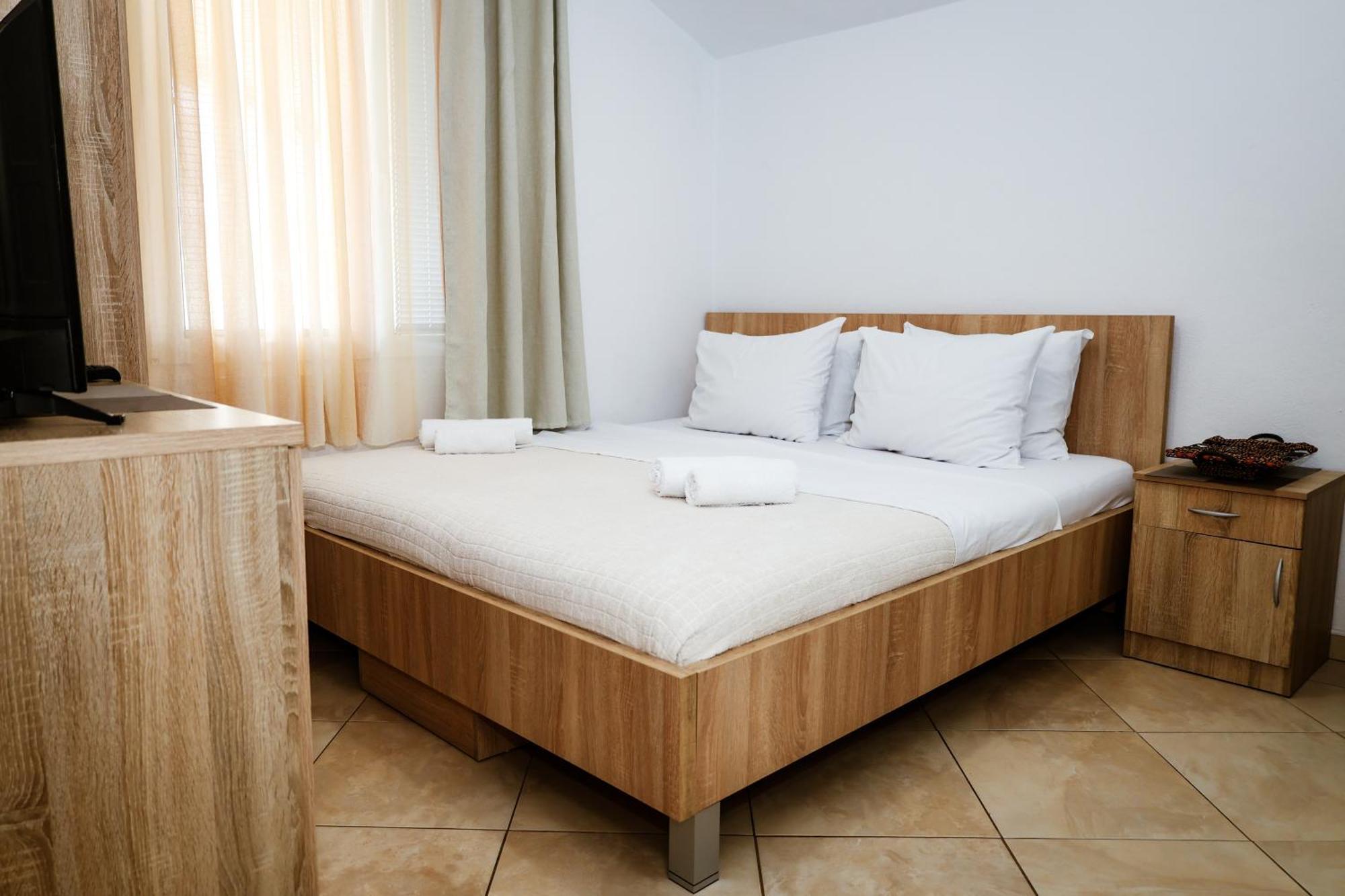 Apartments Djukic Tivat Exterior foto